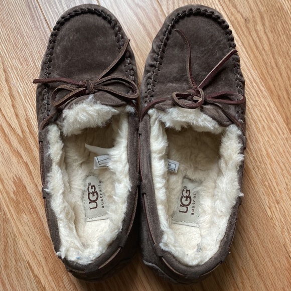 Ugg slippers Size 6 - Picture 4 of 6